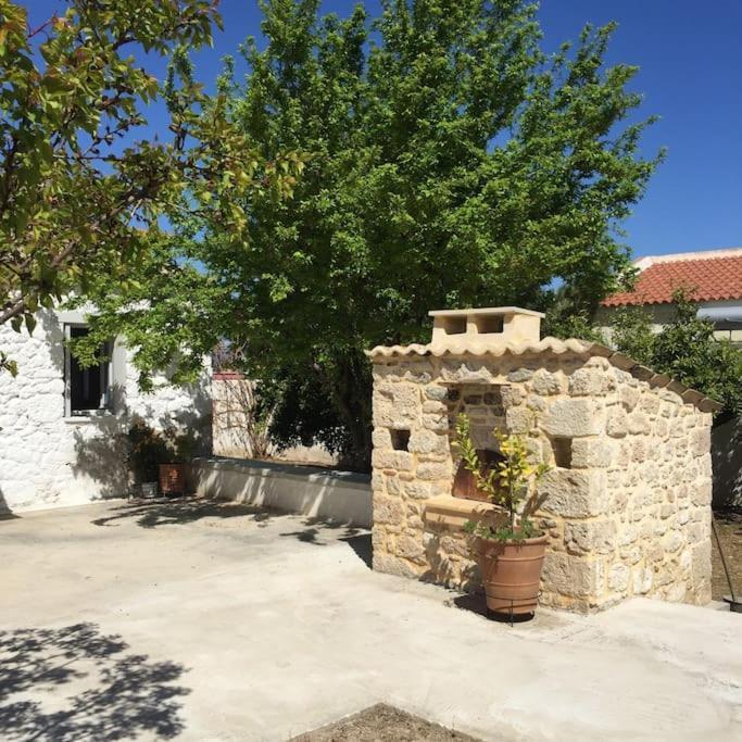 Aνεξάρτητη Παραδοσιακή Πέτρινη Κατοικία Corinto Esterno foto