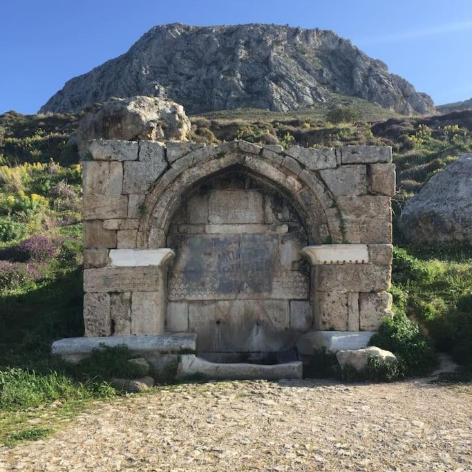 Aνεξάρτητη Παραδοσιακή Πέτρινη Κατοικία Corinto Esterno foto